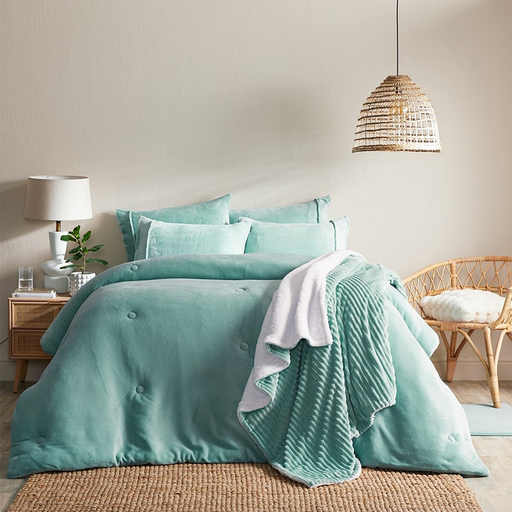 Set Comforter Kehangatan Musim Sejuk Lalisa Solid Plush