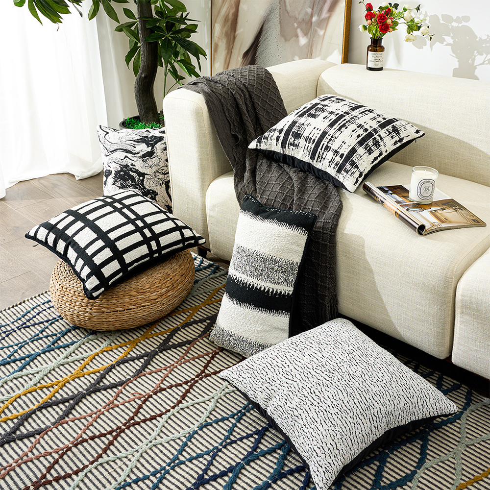 Bantal deko kusyen bertekstur chenille mewah