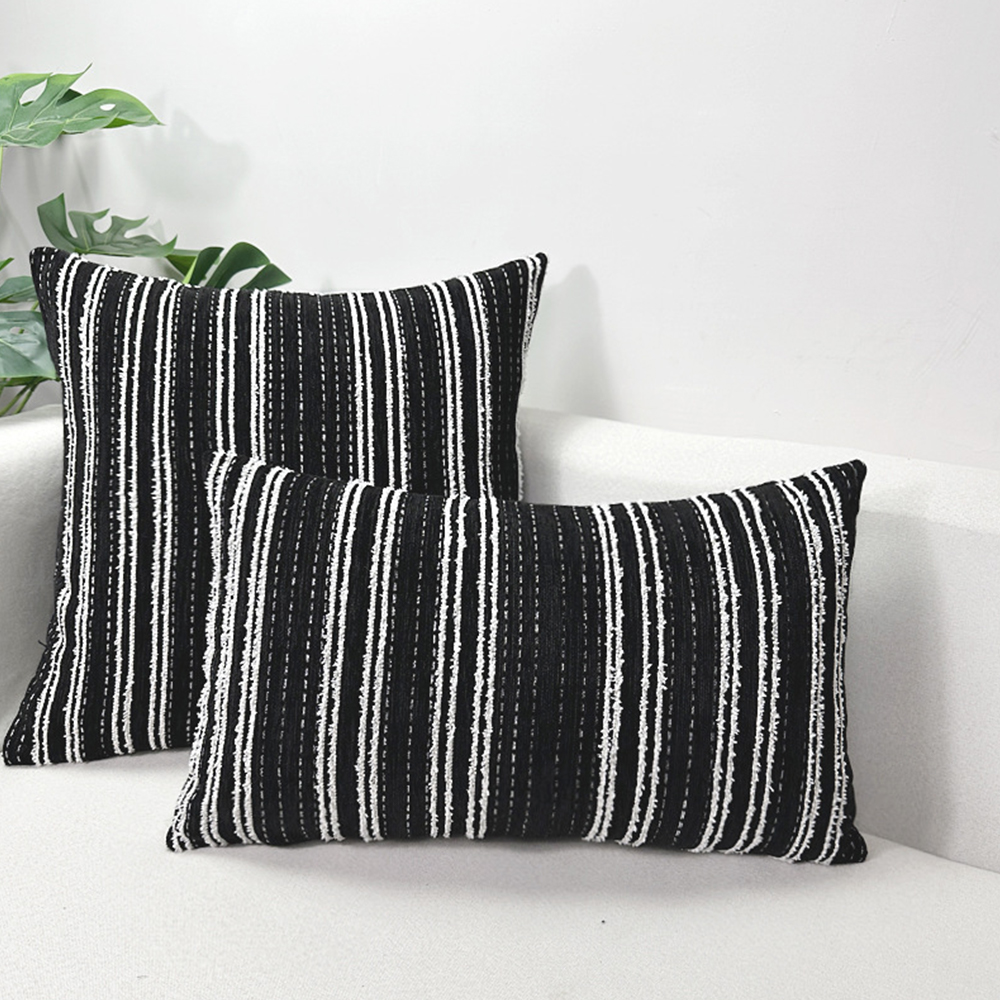 Bantal deko kusyen bertekstur chenille berjalur
