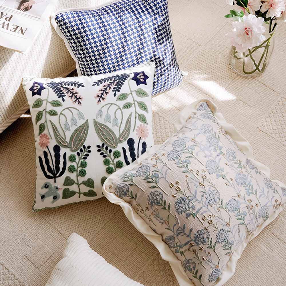 Bantal deco kusyen sulaman botani yang halus