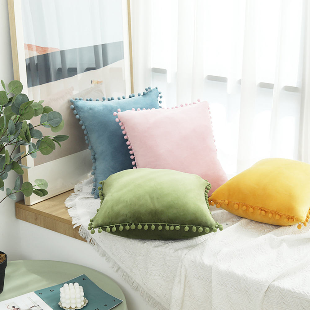 Bantal deko kusyen baldu dengan pinggir bebola bawal